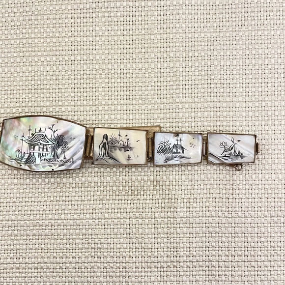 Vintage 40-s Hand Painted Mother of Pearl Asia Bracelet - Picture 3 of 5